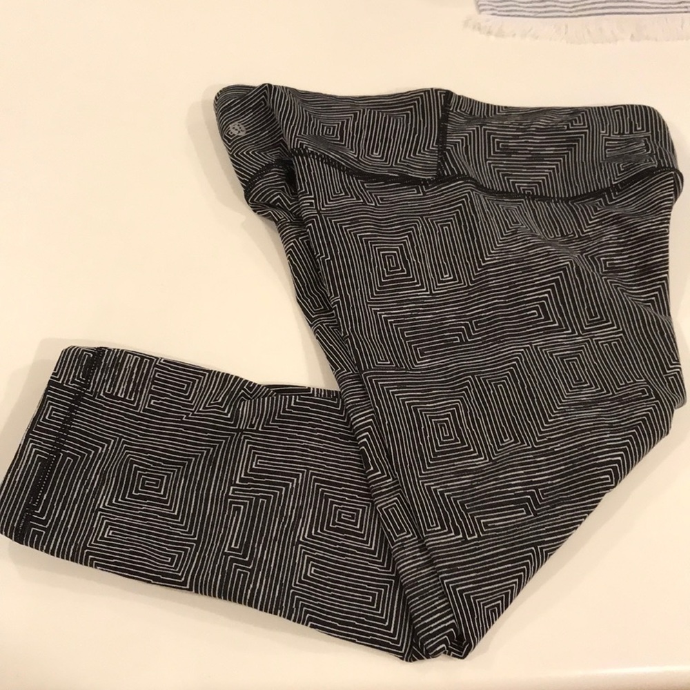Lululemon Wunder Under capris